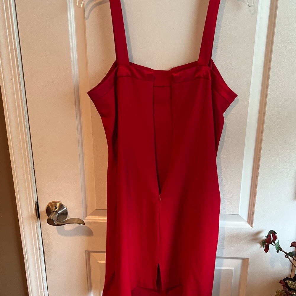 Woman’s Red Dress size 12 small back slit, Rayon - Picture 4 of 13